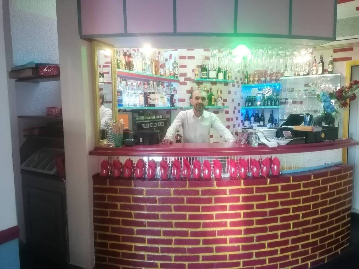 découvrez notre sélection des meilleurs restaurants halal au mans, où vous pourrez déguster des plats savoureux dans une ambiance conviviale. que vous cherchiez des spécialités orientales ou des mets traditionnels revisités, trouvez l'adresse idéale pour satisfaire vos envies culinaires.