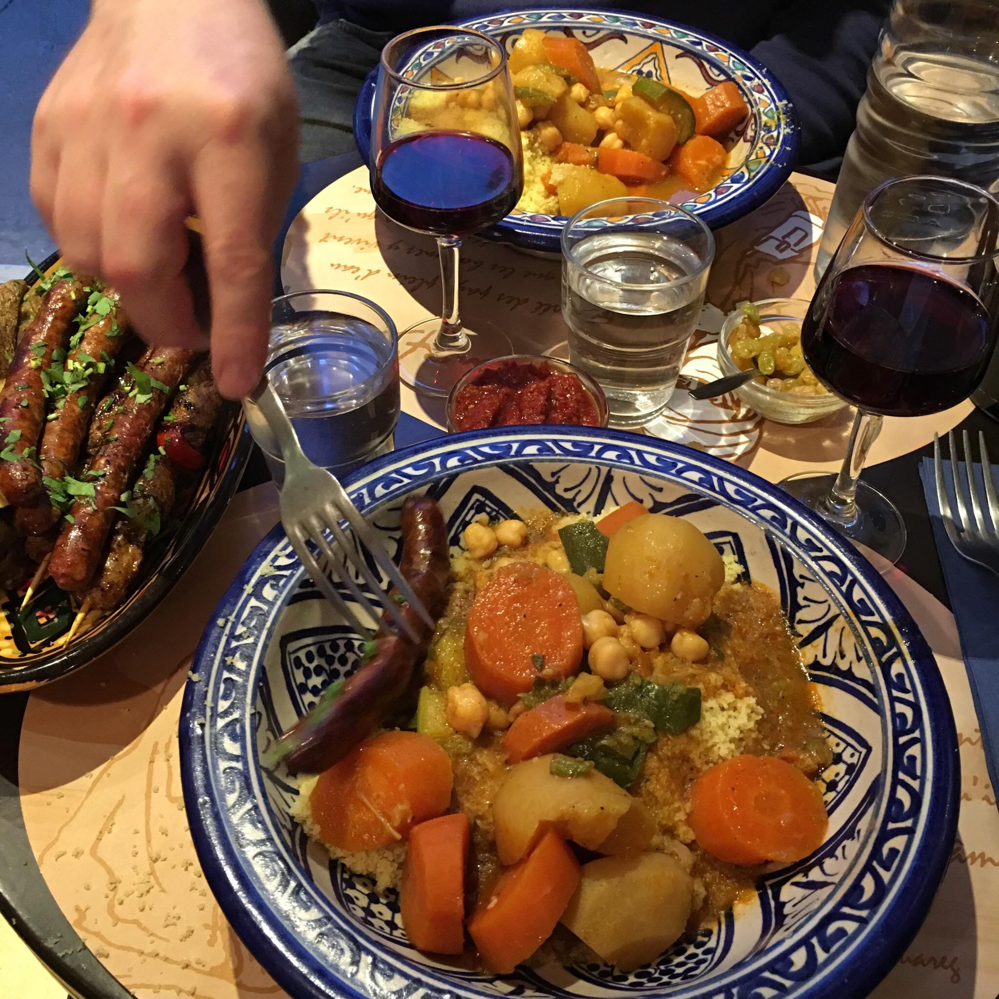 découvrez notre sélection des meilleurs restaurants halal marocains, où tradition et saveurs se rencontrent. savourez des plats authentiques, préparés avec soin, dans un cadre accueillant. faites voyager vos papilles au cœur du maroc !