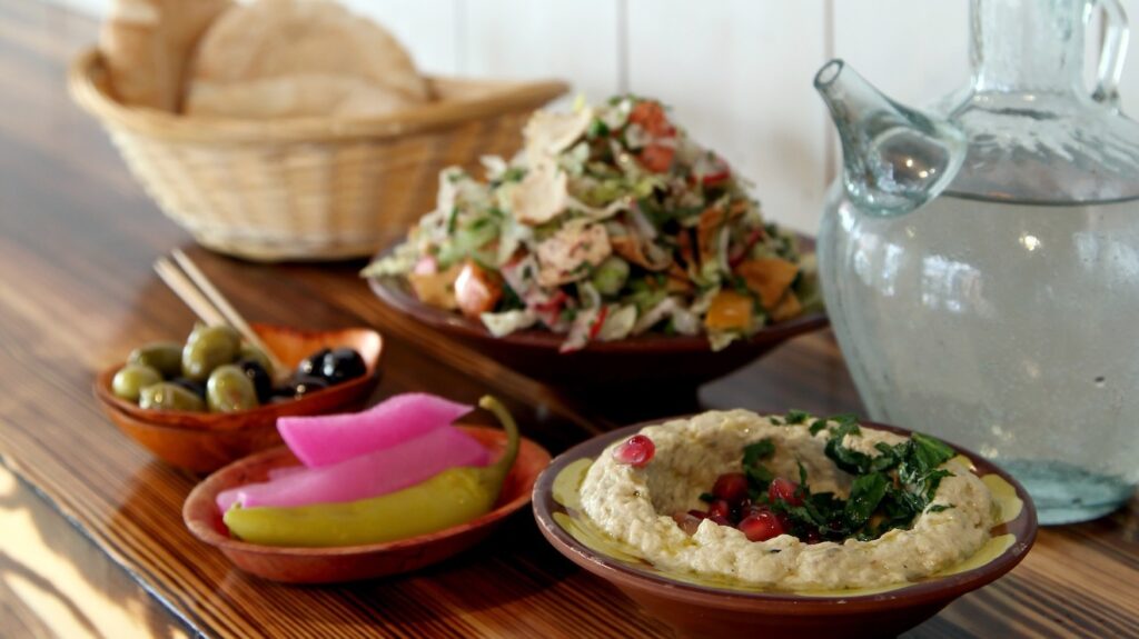 découvrez notre sélection des meilleurs restaurants halal dans le 14ème arrondissement de paris. savourez des plats délicieux et authentiques dans des établissements réputés pour leur qualité et leur ambiance conviviale. que vous soyez en quête de cuisine traditionnelle ou de spécialités innovantes, trouvez le restaurant halal parfait pour vos repas en famille ou entre amis.