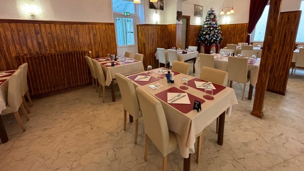 découvrez les meilleurs restaurants halal à budapest. que vous soyez à la recherche d'une cuisine traditionnelle ou de plats modernes, notre sélection vous guide vers des expériences culinaires inoubliables dans la capitale hongroise.