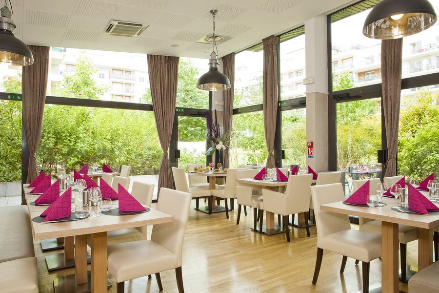 découvrez les meilleurs restaurants halal à évry, où la diversité culinaire rencontre la qualité. savourez des plats authentiques dans une ambiance chaleureuse. parfait pour une sortie en famille ou entre amis !