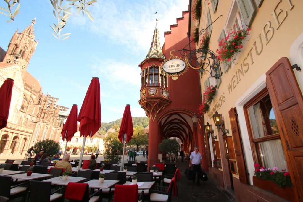 découvrez les meilleurs restaurants halal à freiburg, où gastronomie et culture se rencontrent. profitez d'une sélection variée de plats savoureux dans une ambiance conviviale, tout en respectant vos convictions alimentaires.