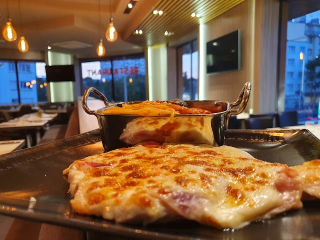 découvrez notre sélection des meilleurs restaurants halal dans le val-de-marne (94). de la cuisine traditionnelle à des spécialités variées, savourez des plats authentiques dans une ambiance conviviale. que vous soyez en famille ou entre amis, trouvez l'endroit parfait pour vos repas halal.