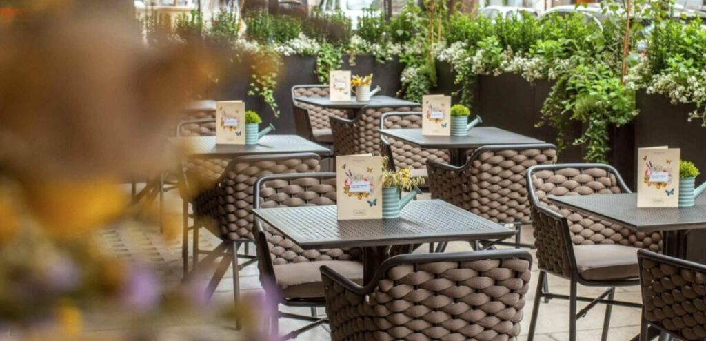 découvrez notre sélection des meilleurs restaurants halal à athènes, où la cuisine méditerranéenne rencontre des saveurs authentiques. que vous recherchiez une expérience gastronomique raffinée ou un repas décontracté, trouvez le restaurant parfait pour savourer des plats savoureux et respecter vos choix alimentaires.