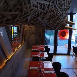 découvrez notre sélection des meilleurs restaurants halal japonais à paris. savourez des sushis authentiques, des ramen délicats et d'autres délicieuses spécialités nippones, le tout dans un cadre chaleureux et accueillant. parfait pour les amateurs de cuisine japonaise en quête d'options halal !