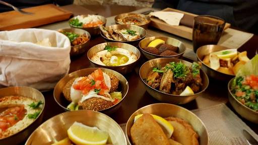 découvrez notre sélection des meilleurs restaurants halal à paris 20. savourez une cuisine variée et authentique, des plats halal exquis et un cadre convivial. réveillez vos papilles avec des spécialités gastronomiques dans ce quartier animé de la capitale.