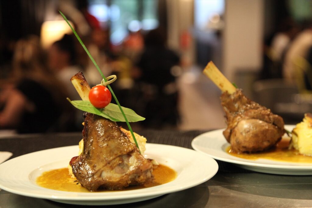 découvrez les meilleurs restaurants halal pour célébrer votre anniversaire dans une ambiance conviviale et festive. savourez des plats délicieux tout en partageant des moments inoubliables avec vos proches. réservez dès maintenant et faites de votre anniversaire un événement mémorable !