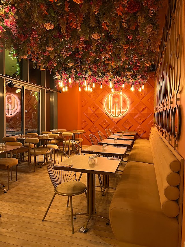 découvrez les meilleurs restaurants halal à confluence, où une cuisine délicieuse et authentique vous attend. profitez d'une expérience culinaire unique avec des plats savoureux, adaptés à tous les goûts. que ce soit pour un repas en famille ou une sortie entre amis, plongez dans l'ambiance chaleureuse de ces établissements.