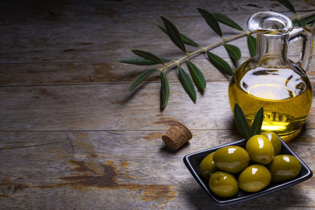 découvrez les bienfaits de l'huile d'olive dans la lutte contre le mauvais œil. apprenez comment cet élixir naturel peut protéger votre énergie et apporter sérénité et bien-être dans votre vie quotidienne.