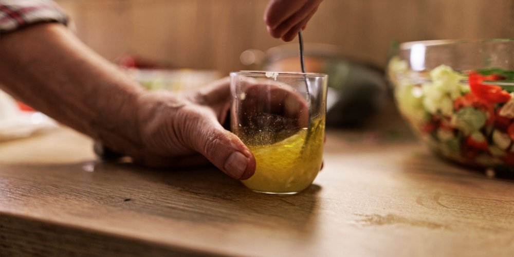 découvrez comment l'huile d'olive, un ingrédient naturel aux multiples vertus, est utilisée dans la sorcellerie comme remède pour apporter protection, santé et bien-être. plongez dans cet univers mystique et explorez les traditions et rituels associés à cette huile ancestrale.
