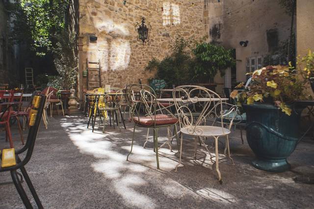 découvrez les meilleurs restaurants halal à bordeaux pour savourer des plats délicieux et authentiques. que vous cherchiez une cuisine traditionnelle ou des options modernes, notre sélection vous guidera vers des expériences culinaires inoubliables.