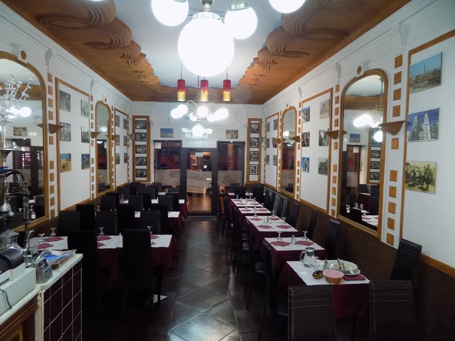 découvrez notre sélection des meilleurs restaurants halal à marseille, offrant une délicieuse cuisine variée et authentique. que vous soyez en quête de plats traditionnels ou de nouvelles saveurs, trouvez l'endroit parfait pour satisfaire vos envies culinaires.