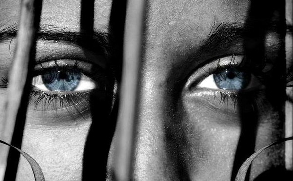 découvrez l'art du regard, un élément puissant de la communication non verbale qui révèle des émotions, des intentions et des histoires. apprenez à maîtriser cet outil fascinant pour renforcer vos relations personnelles et professionnelles.