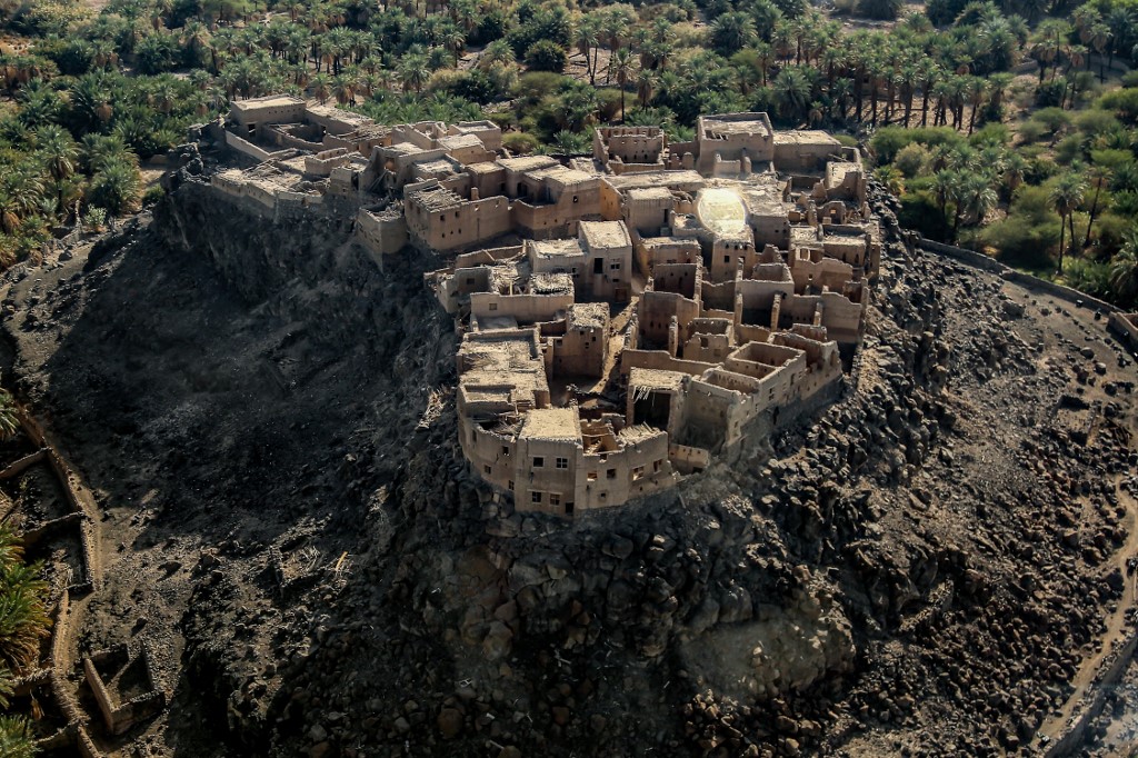 découvrez la bataille de khaybar, un affrontement historique marquant de l'époque islamique. plongez au cœur de cet événement stratégique qui a opposé les armées musulmanes aux tribus juives de khaybar, révélant des enjeux politiques et militaires majeurs.