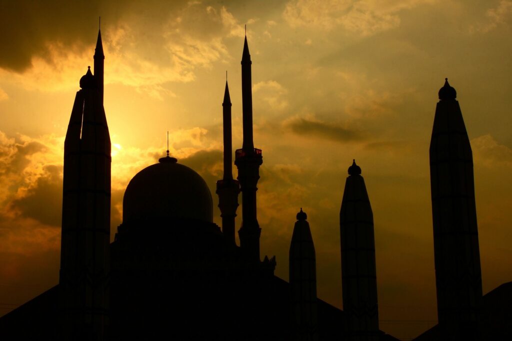 découvrez l'importance des mahrams en voyage dans la culture musulmane. apprenez comment ces accompagnateurs sont essentiels pour garantir la sécurité et le respect des valeurs lors de vos déplacements. informations pratiques et conseils pour voyager sereinement.