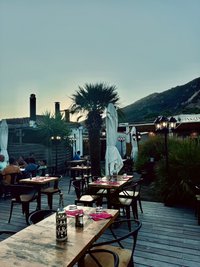 découvrez notre sélection des meilleurs restaurants halal à ajaccio. savourez des plats traditionnels et authentiques dans une ambiance conviviale. que vous cherchiez un repas rapide ou un dîner raffiné, ajaccio offre des options variées pour tous les goûts.