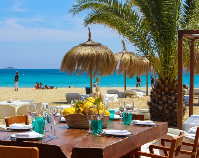 découvrez notre sélection des meilleurs restaurants halal en espagne, où cuisine savoureuse et convivialité se rencontrent. explorez des plats authentiques et des ambiances uniques dans les villes les plus animées du pays.