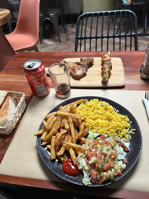 découvrez les meilleurs restaurants halal à évry, offrant une variété de plats savoureux et authentiques. que vous soyez à la recherche d'une cuisine traditionnelle ou de nouvelles saveurs, notre sélection saura satisfaire toutes vos envies gastronomiques.