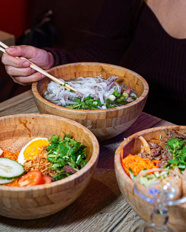 découvrez notre sélection des meilleurs restaurants halal à montreuil. dégustez des plats savoureux et authentiques dans des établissements réputés pour leur qualité et leur ambiance conviviale. que vous recherchiez une cuisine traditionnelle ou des spécialités modernes, trouvez l'endroit parfait pour votre prochain repas.