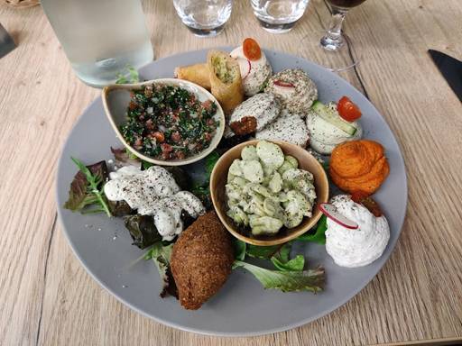 découvrez notre sélection des meilleurs restaurants halal à romans. savourez une cuisine délicieuse et authentique, alliant tradition et innovation, dans des établissements prisés par les gourmets. que vous soyez amateur de spécialités du monde ou de plats traditionnels, trouvez le lieu idéal pour vos repas en famille ou entre amis.