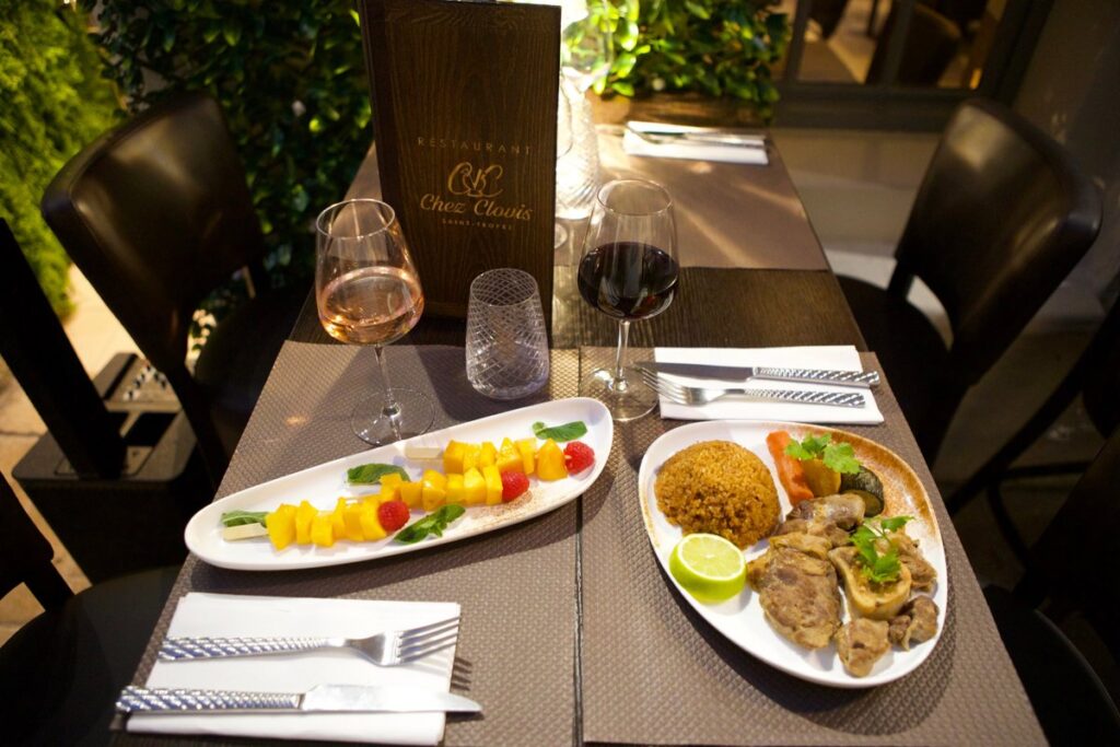 découvrez les meilleurs restaurants halal à saint-tropez, où cuisine raffinée et saveurs authentiques se rencontrent. profitez d'une expérience culinaire unique dans cette célèbre station balnéaire française.