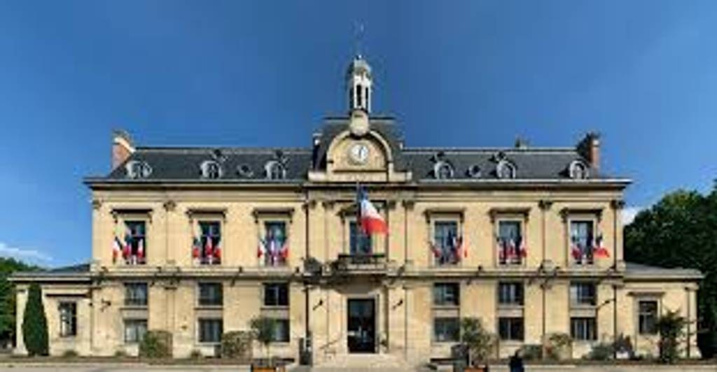 découvrez les meilleurs restaurants halal à saint-ouen, où savourez une cuisine délicieuse et variée, alliant tradition et modernité. que vous soyez amateur de plats orientaux, de burgers ou de cuisine française revisitées, trouvez le lieu idéal pour vos repas en famille ou entre amis.