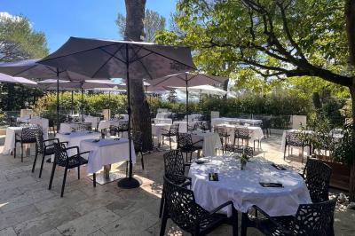 découvrez les meilleurs restaurants halal à velaux, où la cuisine raffinée et les saveurs authentiques se rencontrent pour vous offrir une expérience culinaire inoubliable. que vous cherchiez un repas rapide ou une soirée spéciale, notre sélection saura ravir vos papilles.