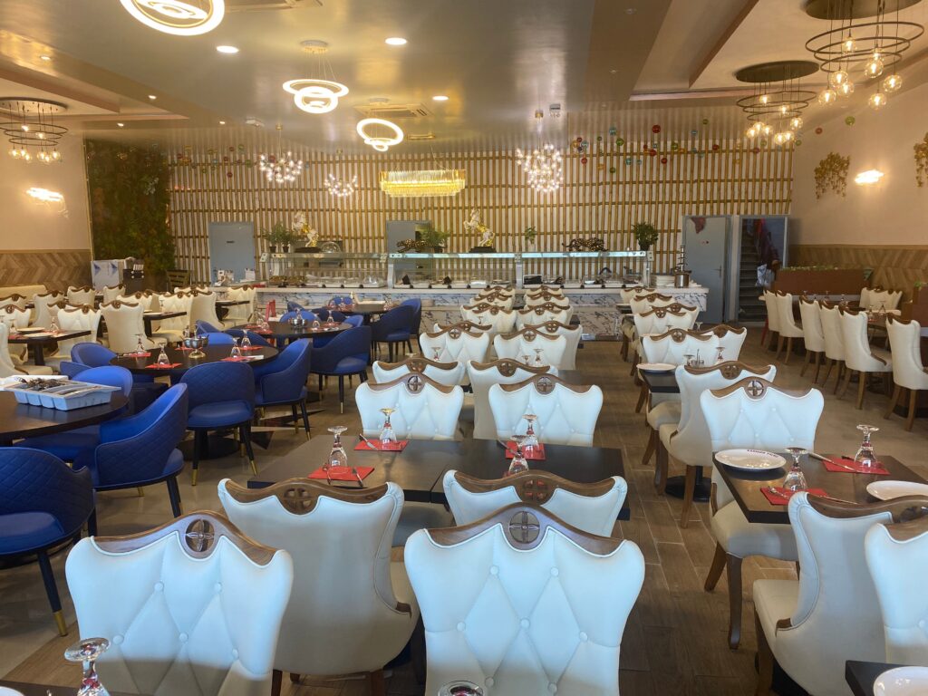 découvrez notre sélection des meilleurs restaurants halal à fosses, offrant des plats savoureux et authentiques pour satisfaire toutes vos envies gastronomiques. que ce soit pour un repas en famille, un dîner romantique ou une sortie entre amis, trouvez le lieu idéal pour déguster des spécialités halal.