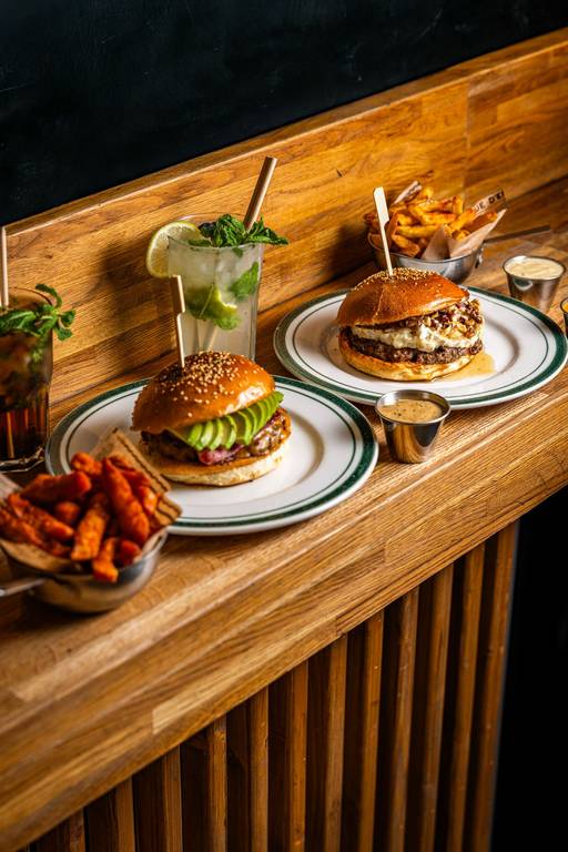 découvrez notre sélection des meilleurs restaurants halal à paris, où la gastronomie rencontre la diversité. savourez des plats exquis dans des ambiances conviviales et authentiques, pour un voyage culinaire inoubliable dans la capitale française.