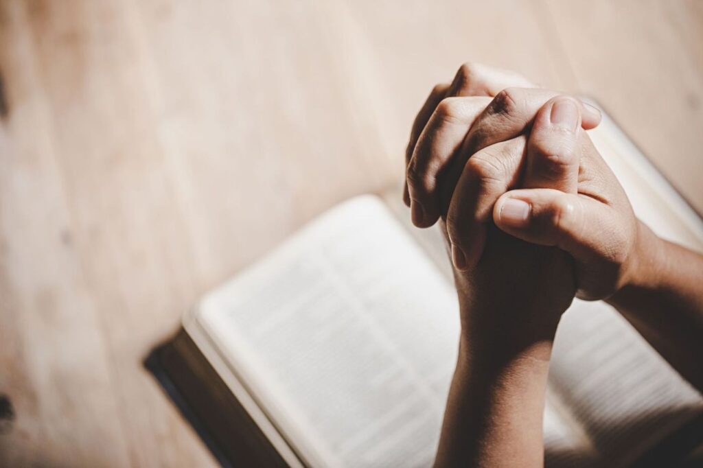 découvrez une prière inspirante pour demander la guérison, 'qu'allah te guérisse'. un moment de spiritualité et de réconfort pour ceux qui cherchent le soutien divin dans les moments difficiles. renforcez votre foi et apportez de l'espoir à ceux qui en ont besoin.