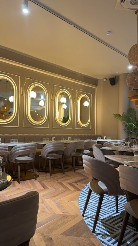découvrez les meilleurs restaurants halal à nanterre. profitez d'une délicieuse variété de plats traditionnels préparés avec soin dans une ambiance conviviale. que vous soyez à la recherche d'une cuisine orientale savoureuse ou d'options modernes, trouvez le restaurant halal idéal pour votre prochaine sortie.