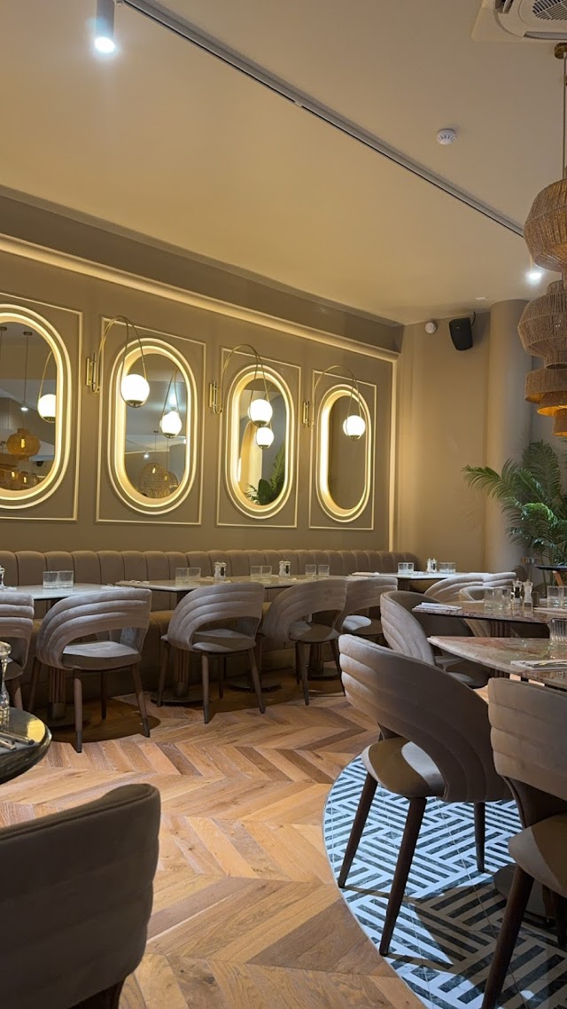 découvrez les meilleurs restaurants halal à nanterre. profitez d'une délicieuse variété de plats traditionnels préparés avec soin dans une ambiance conviviale. que vous soyez à la recherche d'une cuisine orientale savoureuse ou d'options modernes, trouvez le restaurant halal idéal pour votre prochaine sortie.