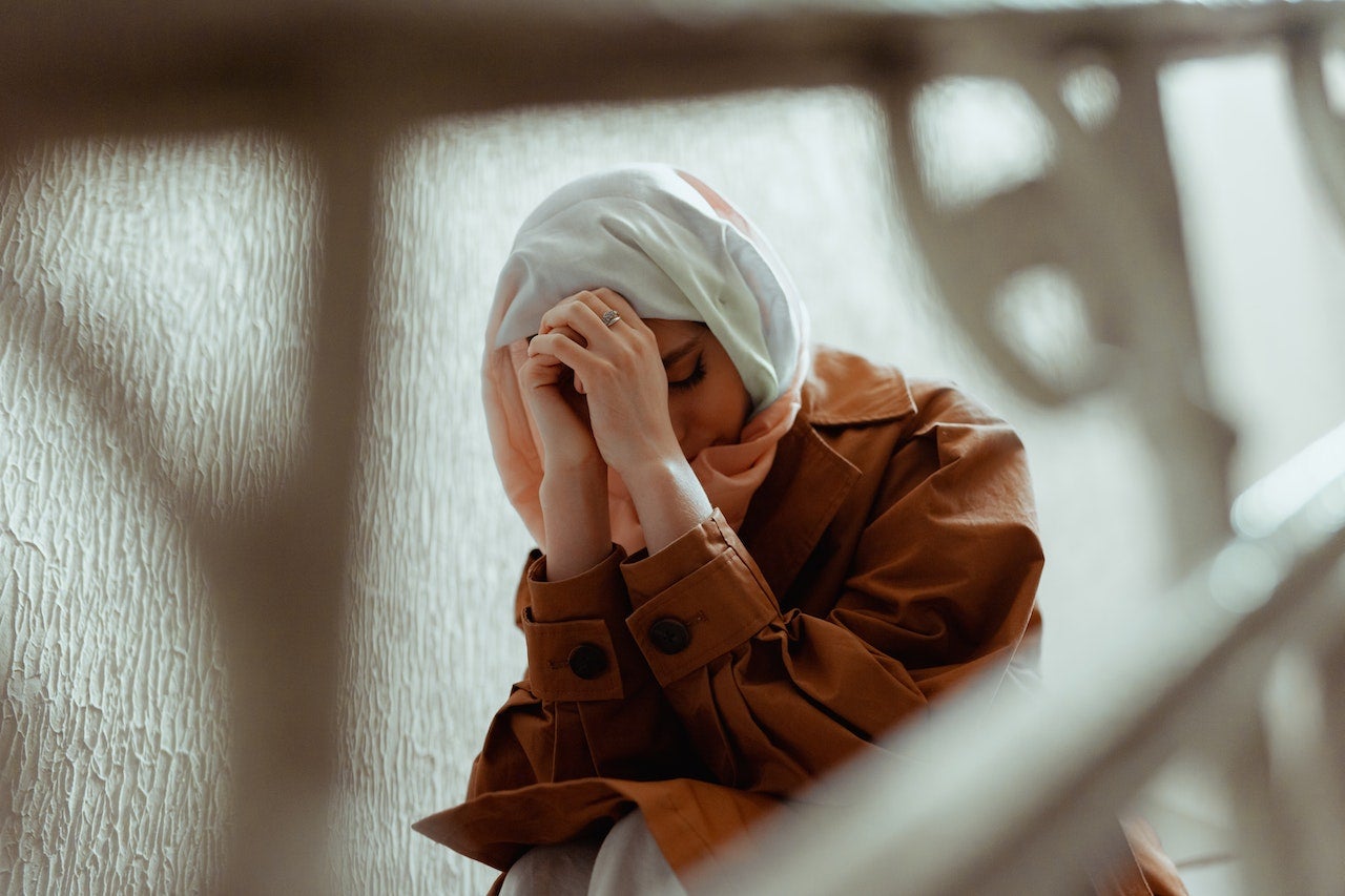 découvrez la roqya efficace que vous pouvez pratiquer seule pour purifier votre esprit et protéger votre âme. apprenez des techniques simples et puissantes pour renforcer votre bien-être spirituel et éloigner les énergies négatives.