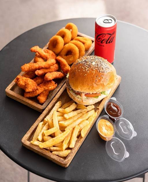 découvrez notre sélection des meilleurs restaurants halal à marseille, offrant une délicieuse variété de plats authentiques dans une ambiance conviviale. que vous soyez amateur de cuisine traditionnelle ou moderne, réservez votre table et savourez une expérience culinaire unique dans la cité phocéenne.