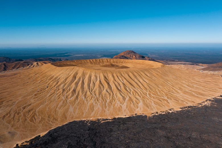 explorez la découverte de khaybar, une oasis historique d'arabie saoudite, célèbre pour son patrimoine culturel et ses vestiges archéologiques uniques. apprenez-en plus sur ses mystères et son importance dans l'histoire.