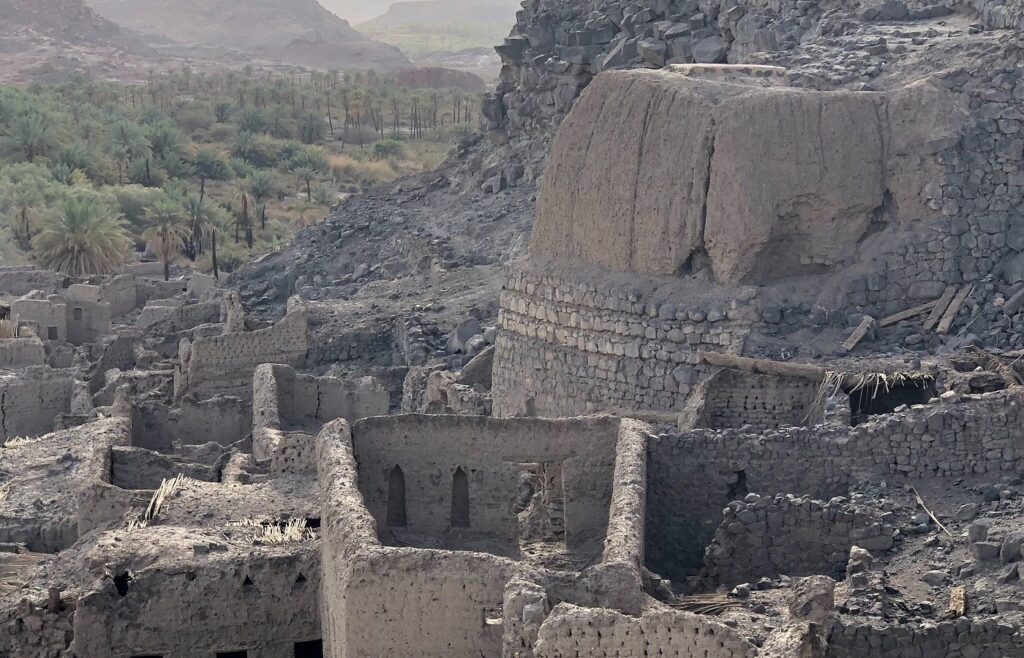 découvrez khaybar, une destination fascinante d'arabie saoudite, reconnue pour ses sites historiques, ses paysages uniques et son riche patrimoine culturel. partez à la rencontre d'une oasis légendaire à travers notre guide de visite.