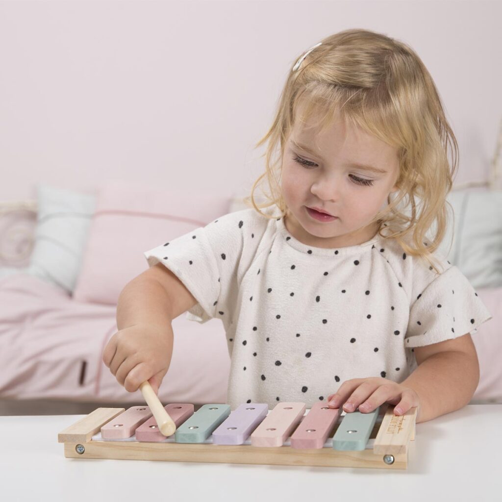 découvrez l'éveil musical pour bébé : bienfaits, conseils et activités pour stimuler le développement sensoriel, auditif et la créativité de votre tout-petit dès les premiers mois.