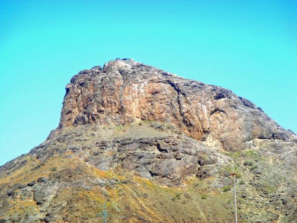 découvrez la grotte de hira, un lieu emblématique situé près de la mecque, connu pour son importance historique et spirituelle dans l'islam. explorez son histoire et sa signification.