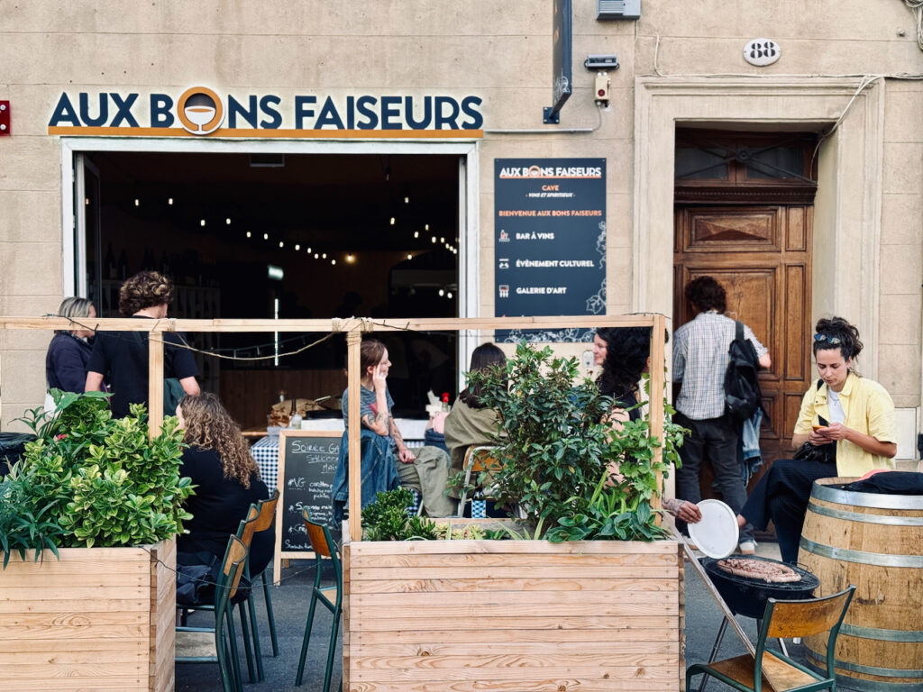 découvrez les meilleurs restaurants halal à castellane : une sélection d'adresses gourmandes pour savourer des plats halal dans une ambiance conviviale et chaleureuse, au cœur du quartier castellane à marseille.