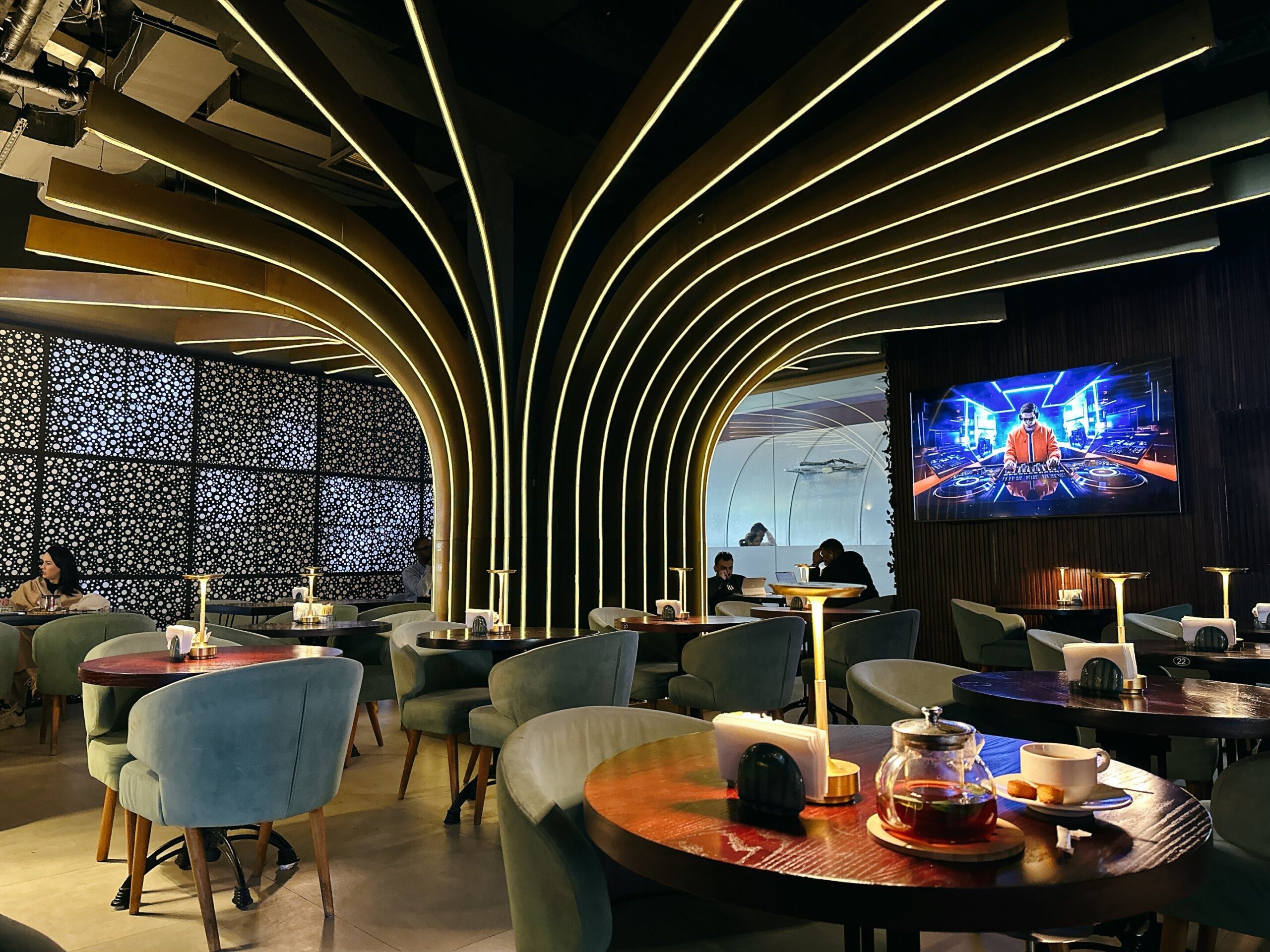 découvrez notre sélection des meilleurs restaurants halal à dubaï : adresses incontournables, cuisine savoureuse et expériences uniques pour profiter pleinement de votre séjour gastronomique aux émirats !