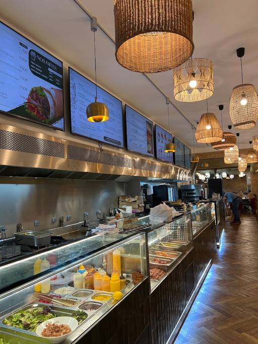 découvrez les meilleurs restaurants halal près de la gare de l'est à paris : spécialités variées, ambiance conviviale et cuisine savoureuse pour toutes vos envies gourmandes halal.