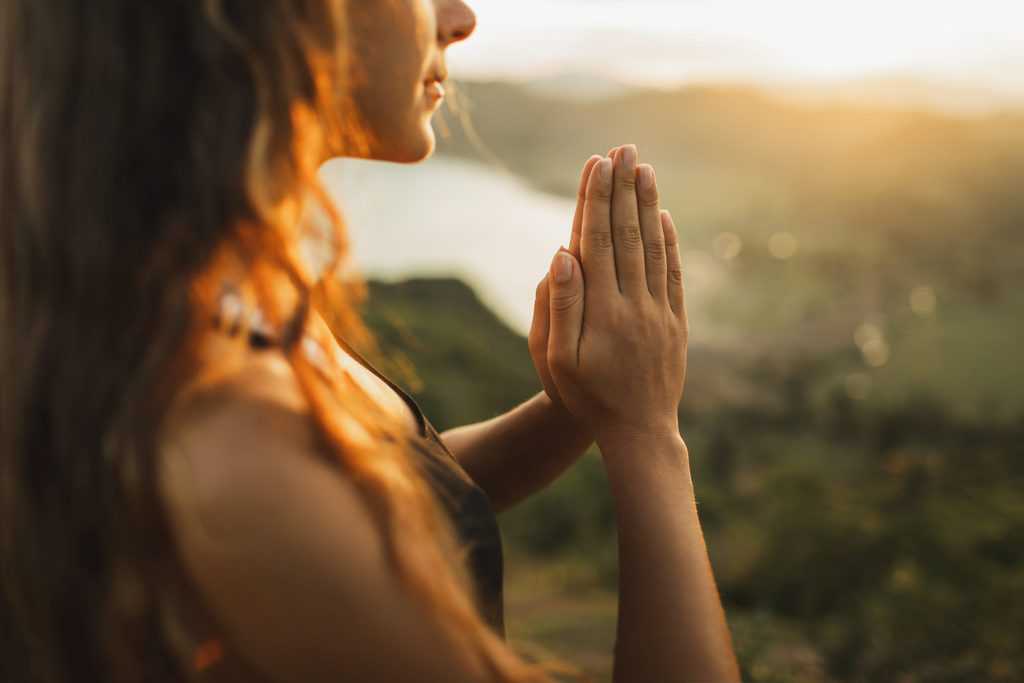découvrez comment réaliser une invocation puissante pour attirer l'énergie positive, renforcer votre protection spirituelle et manifester vos intentions profondes. conseils, rituels et prières efficaces pour tous niveaux.