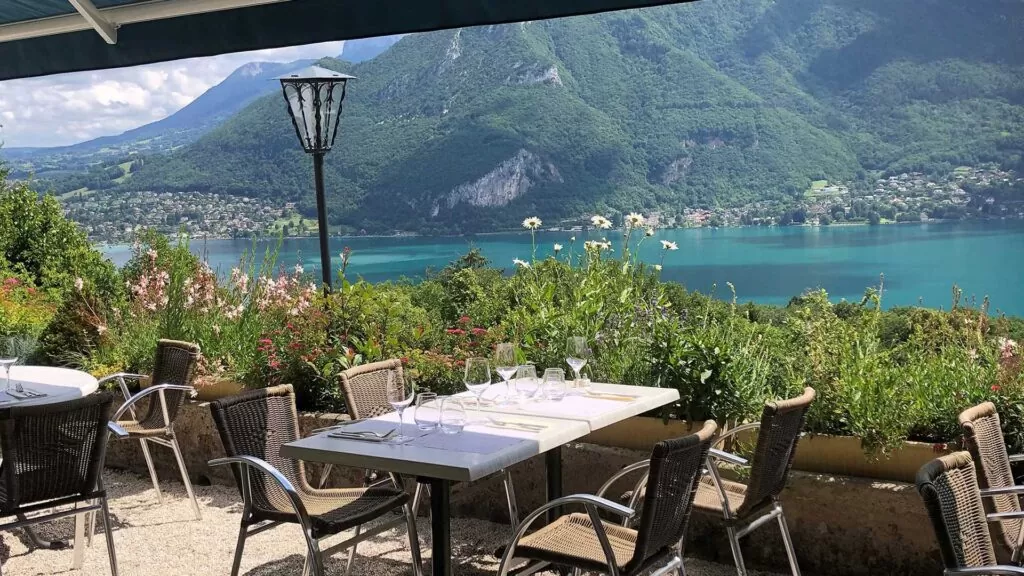 découvrez notre sélection des 3 meilleurs restaurants halal à annecy pour savourer une cuisine authentique et délicieuse dans un cadre convivial.