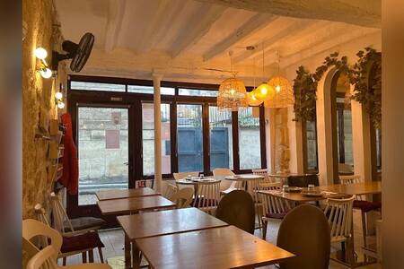 découvrez notre sélection des 3 meilleurs restaurants halal dans le quartier mouffetard, pour savourer une cuisine délicieuse et authentique.