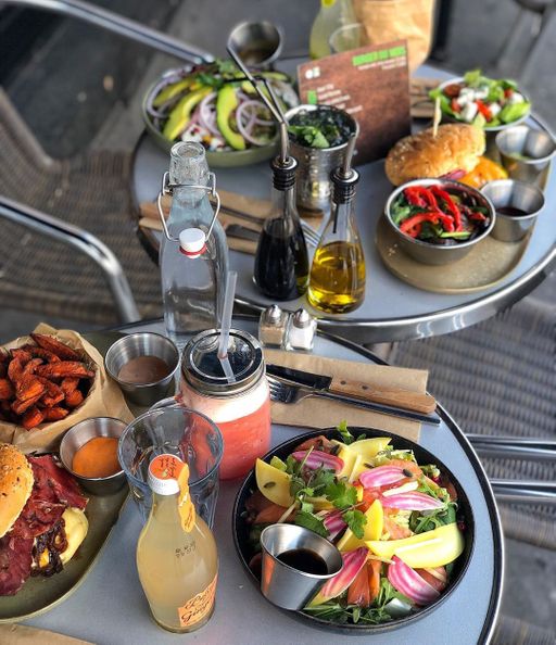 découvrez notre sélection des top 3 restaurants halal à paris 15, pour savourer des plats délicieux et authentiques dans un cadre convivial.