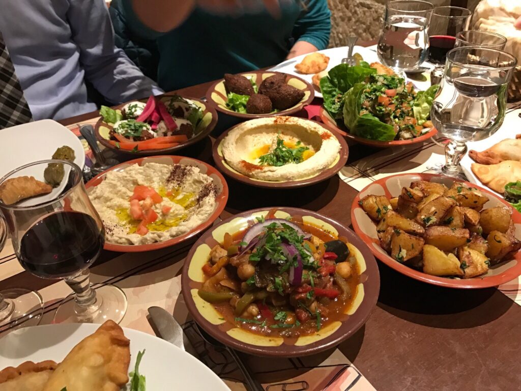 découvrez notre sélection du top 3 des restaurants halal, alliant saveurs authentiques et qualité exceptionnelle pour un repas convivial et respectueux des traditions.