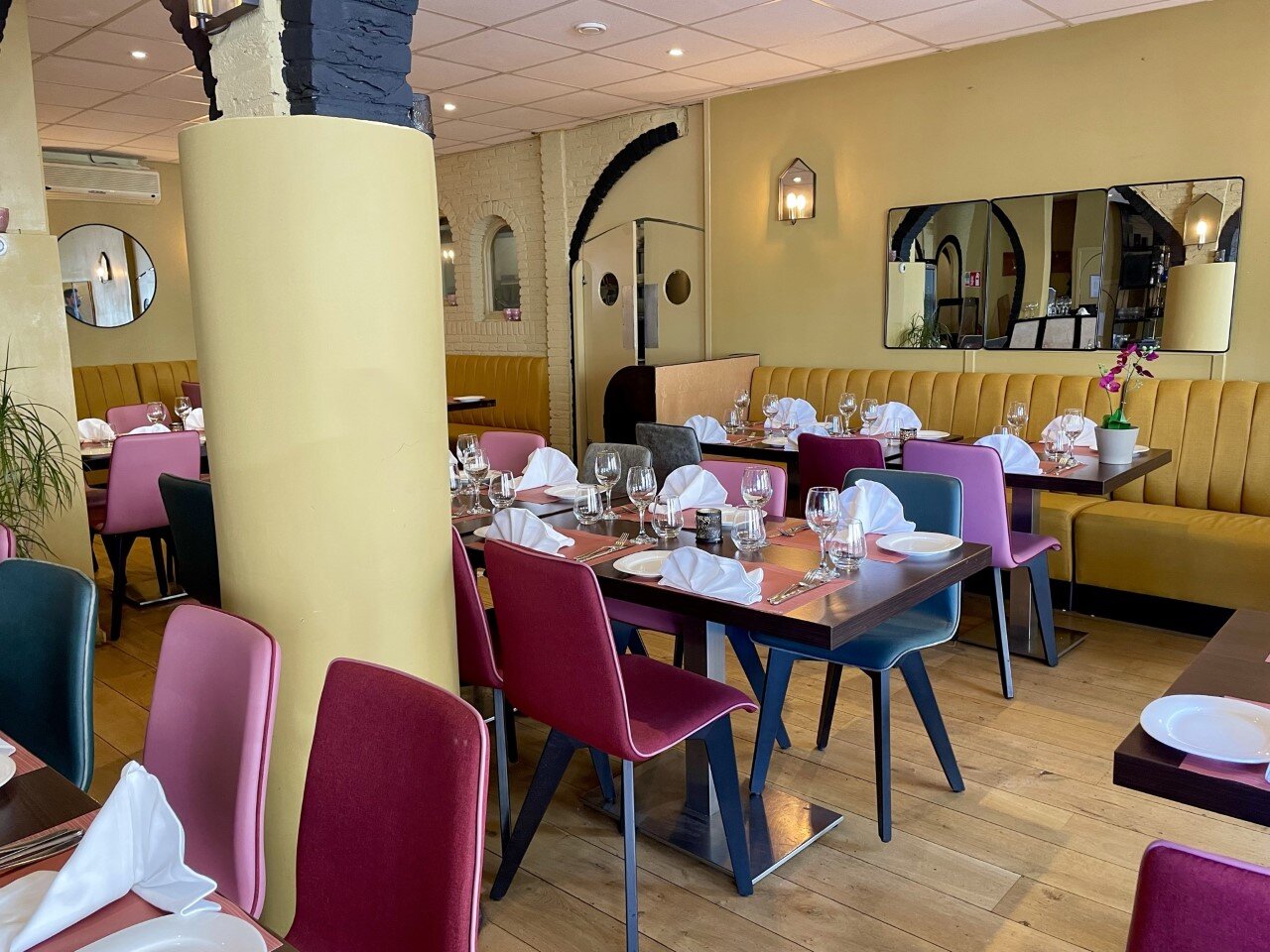 découvrez le top 3 des restaurants halal à amsterdam, alliant saveurs authentiques et cadre convivial pour une expérience culinaire inoubliable.