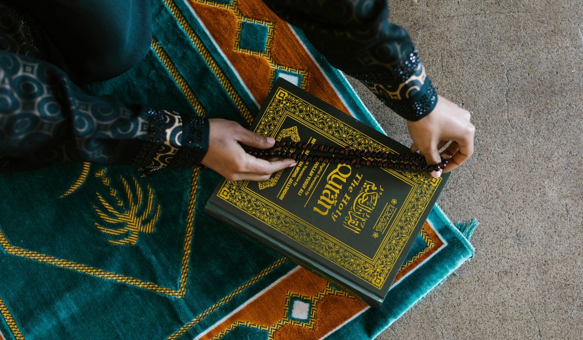 découvrez l'importance du pardon en islam, un principe clé favorisant la paix intérieure, la réconciliation et la compassion selon les enseignements religieux.