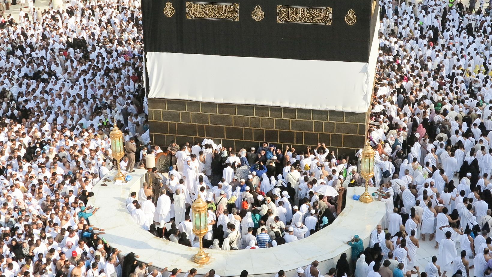 découvrez la construction et l'histoire fascinante de la kaaba, le lieu sacré au cœur de la tradition islamique, symbole d'unité et de foi à travers les siècles.