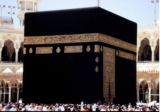 découvrez l'histoire fascinante et la construction de la kaaba, symbole sacré de l'islam, au cœur de la mosquée al-masjid al-haram à la mecque.